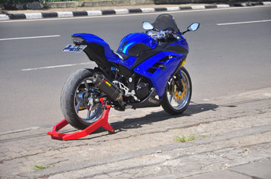 Modifikasi Motor Warna Biru